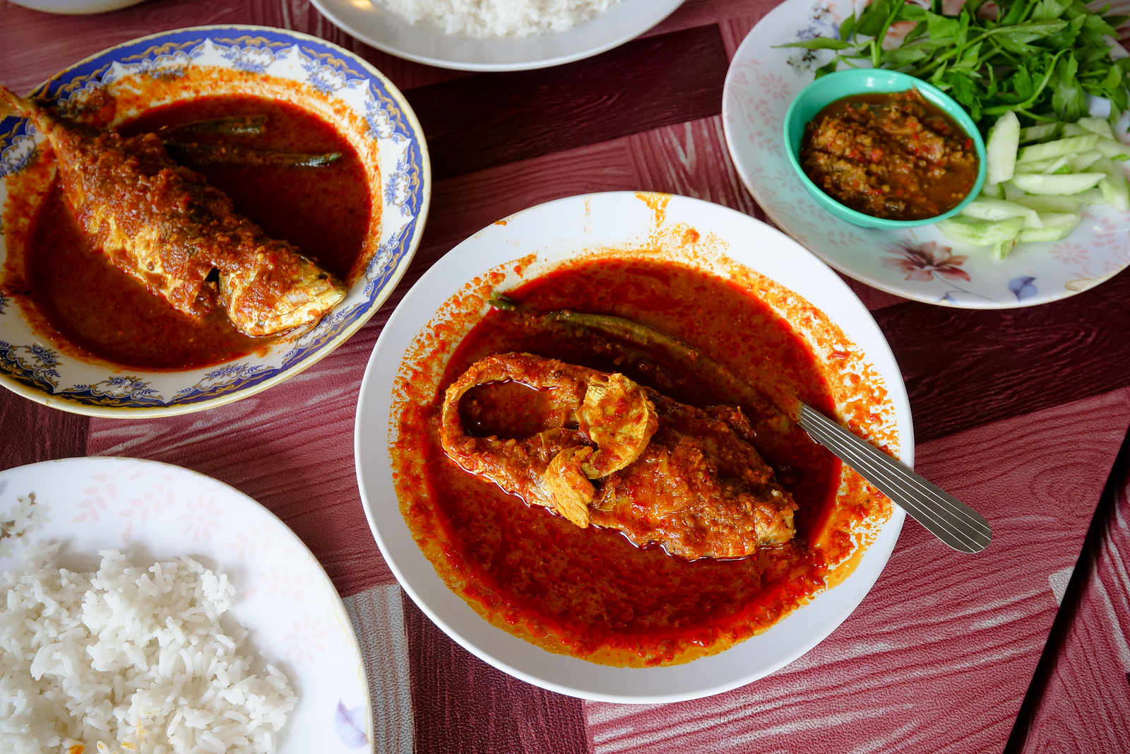 A truly amazing meal of Asam Pedas in Melaka, this is one restaurant that will keep me coming back for more