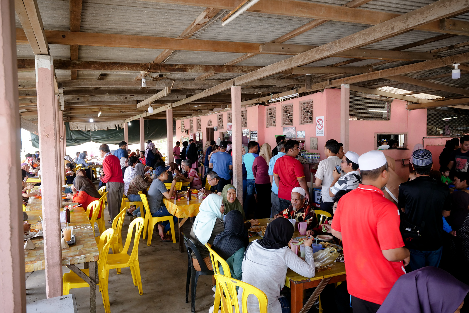 Even on a weekday, Warung Pok Nong was full of families - now that's how you know its good