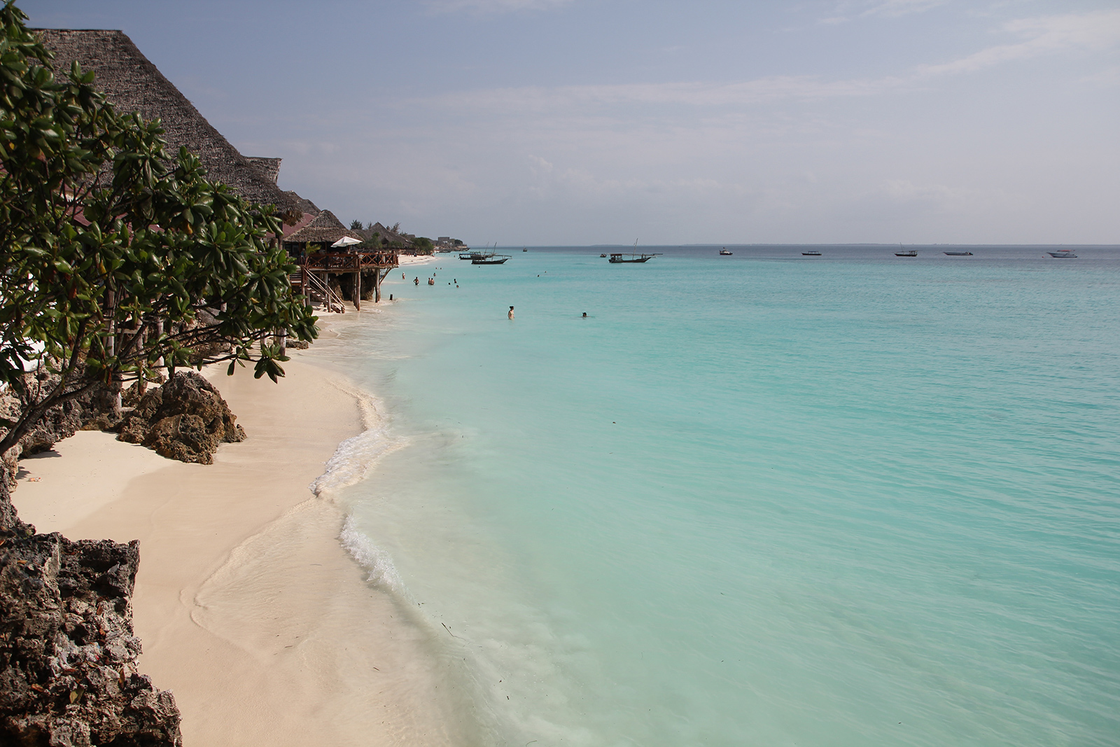 how to start a travel blog