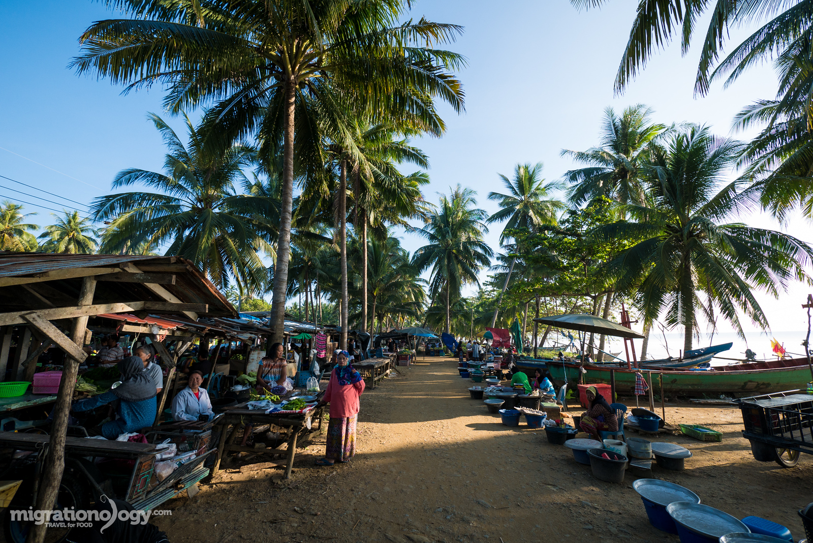 Talad Baan Plai Thon (ตลาดบ้านปลายทอน)