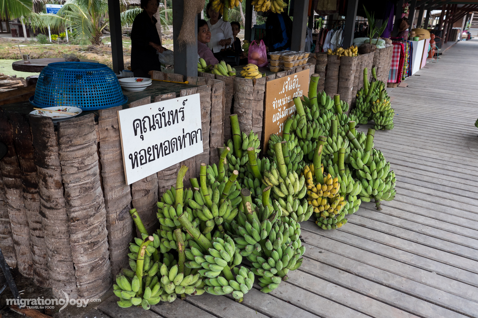 best floating market near Bangkok